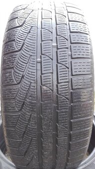 Predám 2 jazdené zimné pneumatiky Pirelli Stozero 245/40 R20 - 2