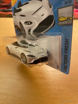 HotWheels Aston Martin V12 Speedster - 2