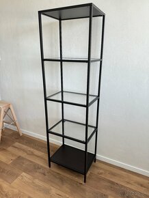 Čierny regal IKEA - 2