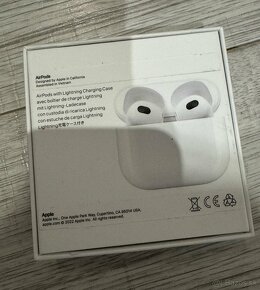 Apple AirPods (3. generácie) s Lightning nabíjacím puzdrom - 2