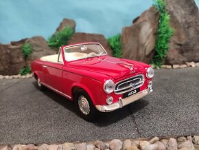 prodám model 1:18 peugeot 403 cabrioet 1957 - 2