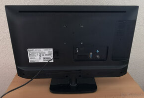 Predám menší 24" LCD televízor Philips - 2