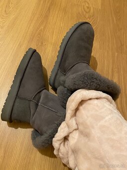 UGG Bailey button II veľkosť 39 25cm - 2