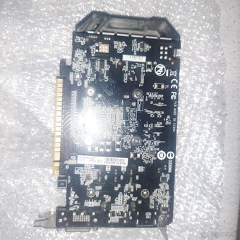 Gigabyte 4GB grafická karta (nefunkčná) - 2