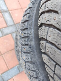 Pneumatiky s hrotmi 215/70 R16 - 2