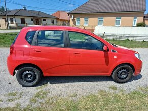 Predám Chevrolet Aveo 1,2i benzín,55kw,1.majiteĺ, rok výroby - 2