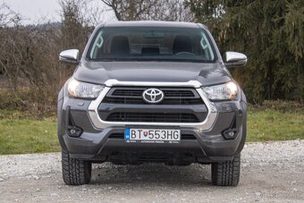 Toyota Hilux DC 2.8 I D-4D Invincible 4x4 A/T - 2