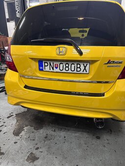 Okrasná chrómová lišta na kufor Honda Jazz GD - 2