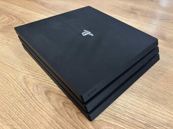 Playstation 4 Pro 1TB + 2 ovládače - 2