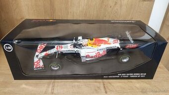 Max Verstappen - Red Bull Racing - Minichamps white 1:18 - 2