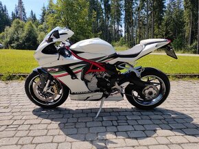 MV Agusta F3 - 2