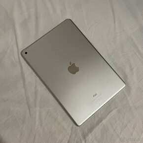 Apple IPad 7 generácie (32 Gb). - 2