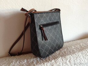 Čierna crossbody kabelka Tamaris - 2