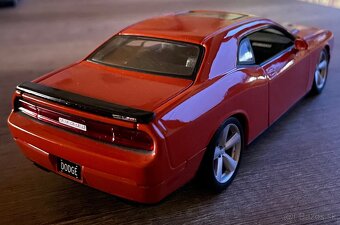 Dodge Challenger 1:24 maisto - 2