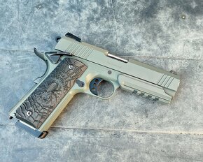 Colt 1911 pažbičky klasický tvar spider ABS - 2