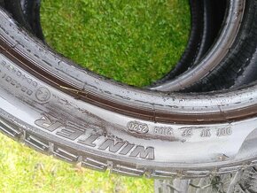 Predám 2 zimné pneumatiky Pirelli 285/35 R20 - 2