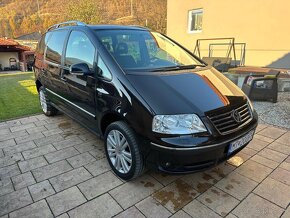 Volkswagen Sharan 1.9 TDI 4Motion 7 Miestny 2010 - 2