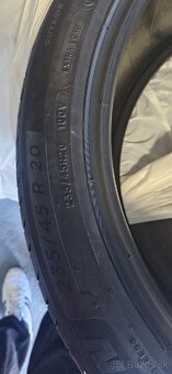 Letné pneumatiky 235/45 R20 - 2