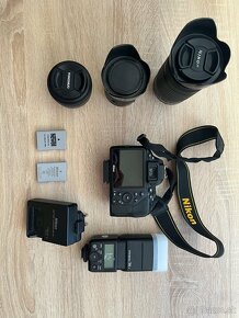 Nikon D3500 s objektívmi a s doplnkami - 2