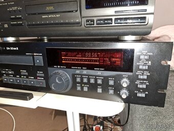 TASCAM DA-30 MK II, DAT kazetový rekorder - 2