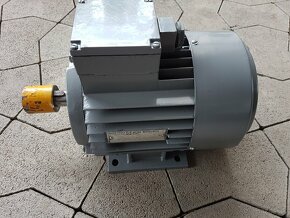 Predám pätkový el.motor 1,1kW 1440ot hriadeľ 24mm - 2