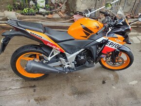 Honda 250 CBR r - 2