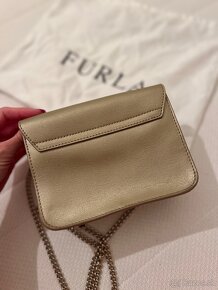 Zlatá crossbody kabelka Furla - 2