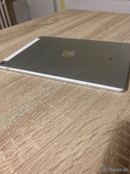 9.7” tablet iPad Air 2 / 128GB Silver prasknutý displej - 2