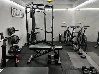 Predám power rack ATX s kladkou a tehličkami 115kg - 2