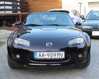 • MAZDA MX-5 1.8i, 93 kW, čierna metalíza, r.v. 2008 • - 2