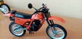 Model motorky Honda 200R - 2