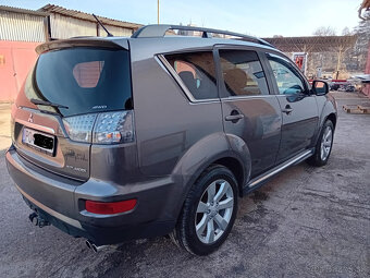 Predeam Mitsubishi outlander r.2011 2,2cm3  130kw  4WD - 2