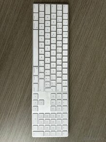 Predám Apple Magic Keyboard SK mutácia wireless TOP STAV - 2