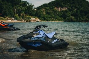 Vodný skúter Sea Doo SPARK TRIXX 2UP 90 na prenájom - 2