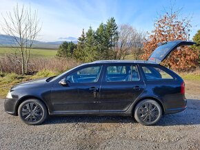 Škoda Octavia Combi 2.0 TDI RS - 2