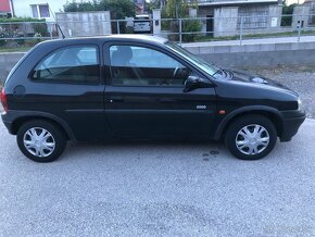 Opel Corsa B 2000 1.0 40kW - 2