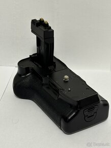 Predám battery grip Meike MK-550 DL - 2