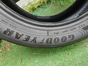 Špičkové letné pneu GoodYear - 215/55 r17 98W - 2