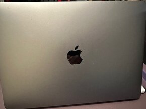 Predám Macbook Air M1  s 256GB - 2