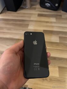 iPhone 8 64GB - 2