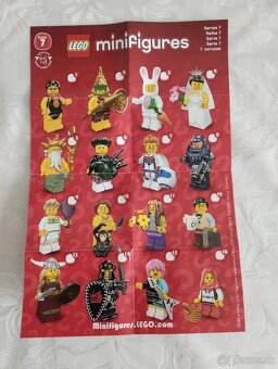 LEGO minifigúrka Grandma visitor 8831-16 - 2