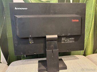 Monitor Lenovo - 2