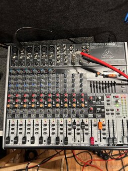 Behringer Xenyx X1832 - 2