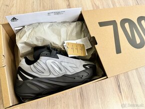 Adidas Yeezy 700 MNVN Metallic veľ. 36 2/3 - 2