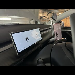 Tesla model Y/3 display vodiča - 2