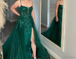 Smaragdové šaty - 2
