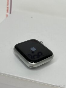 Apple Watch SE 2020 40mm Silver Batéria 98% - 2