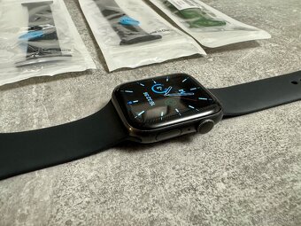 Apple Watch 5 44mm - 2