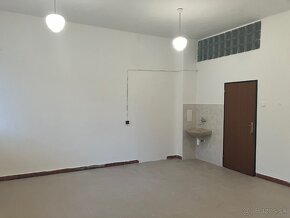 Na prenájom sklad 30 m2 Banská Bystrica - 2