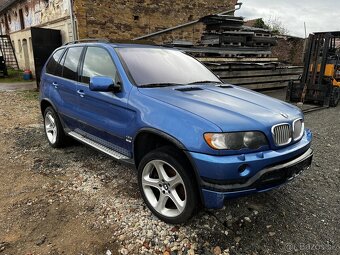 BMW X5 4.6is Estoril blau na dily - 2